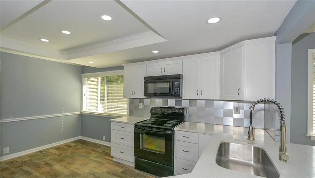 82 Dunwoody Springs Drive Unit C, Atlanta, Georgia 30328, 3 Bedrooms Bedrooms, ,2 BathroomsBathrooms,Residential,Sold,82 Dunwoody Springs Drive Unit C,5917301