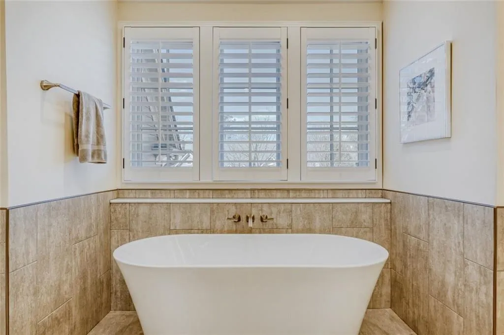Soaking tub.