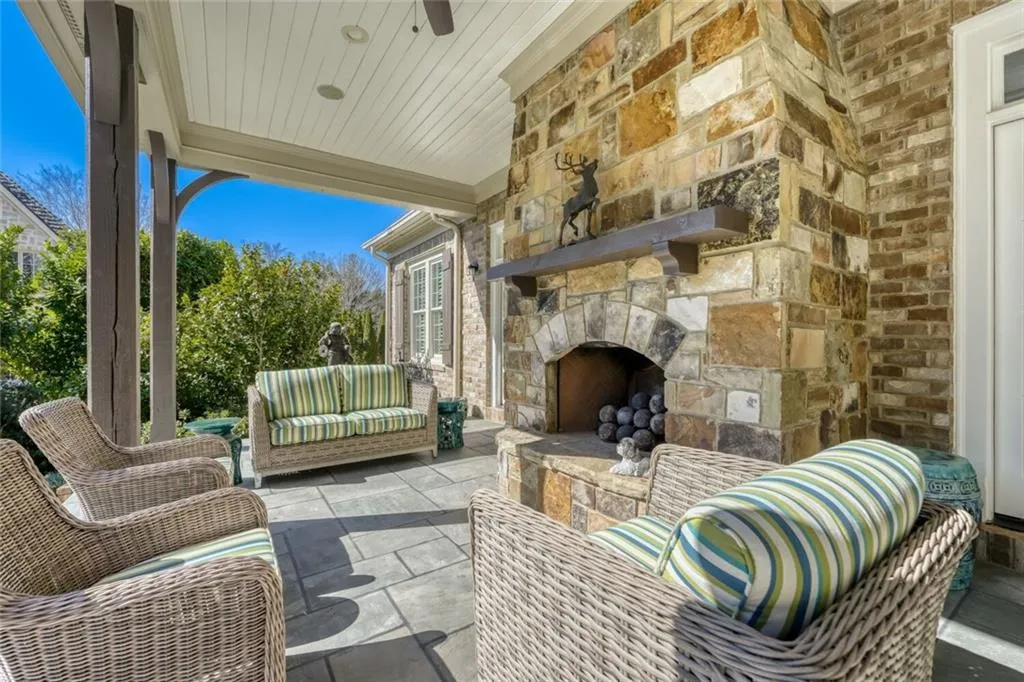 185 Trimble Crest Drive, Atlanta, Georgia 30342, 4 Bedrooms Bedrooms, ,5 BathroomsBathrooms,Residential,For Sale,185 Trimble Crest Drive,7723384