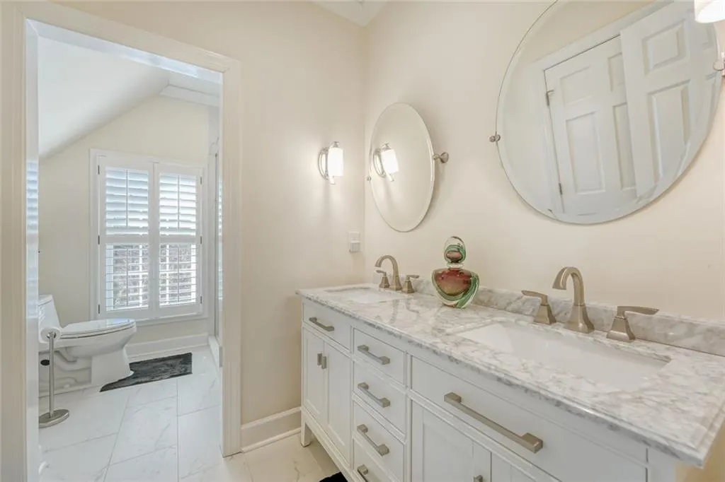 Secondary bathroom.