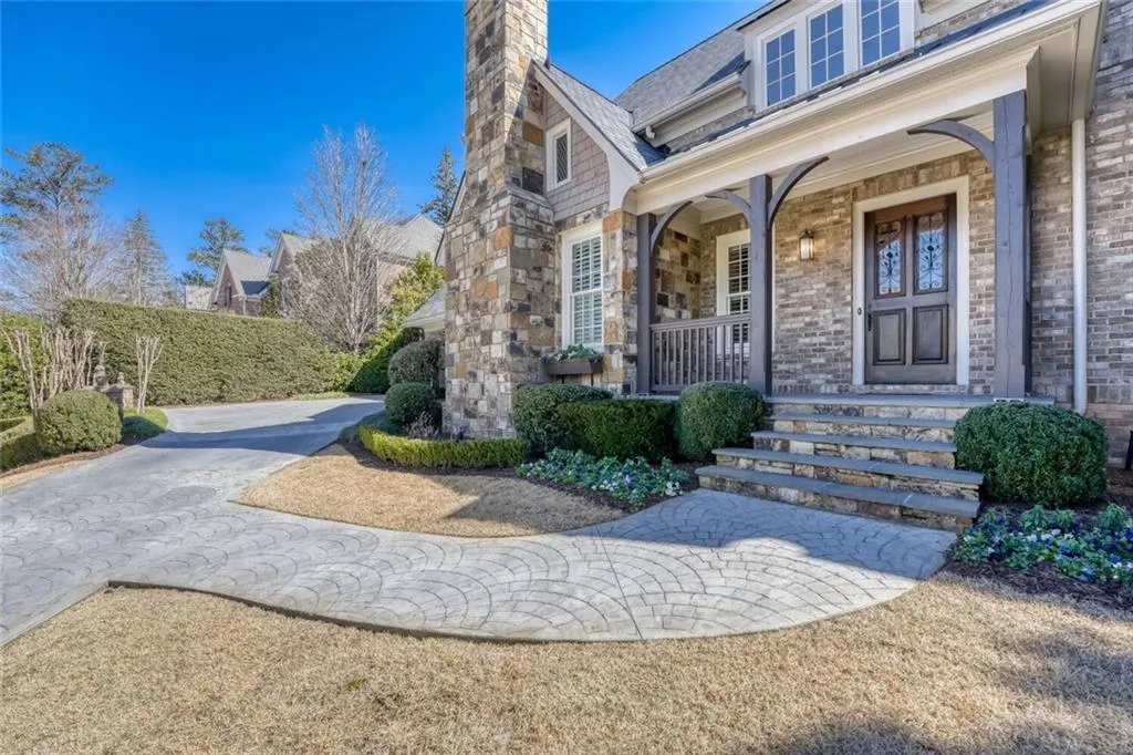 Stepless path to front door.