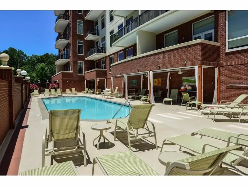 3820 Roswell Road Ne Unit 402, Atlanta, Georgia 30342, 2 Bedrooms Bedrooms, ,2 BathroomsBathrooms,Residential,Sold,3820 Roswell Road Ne Unit 402,5940120
