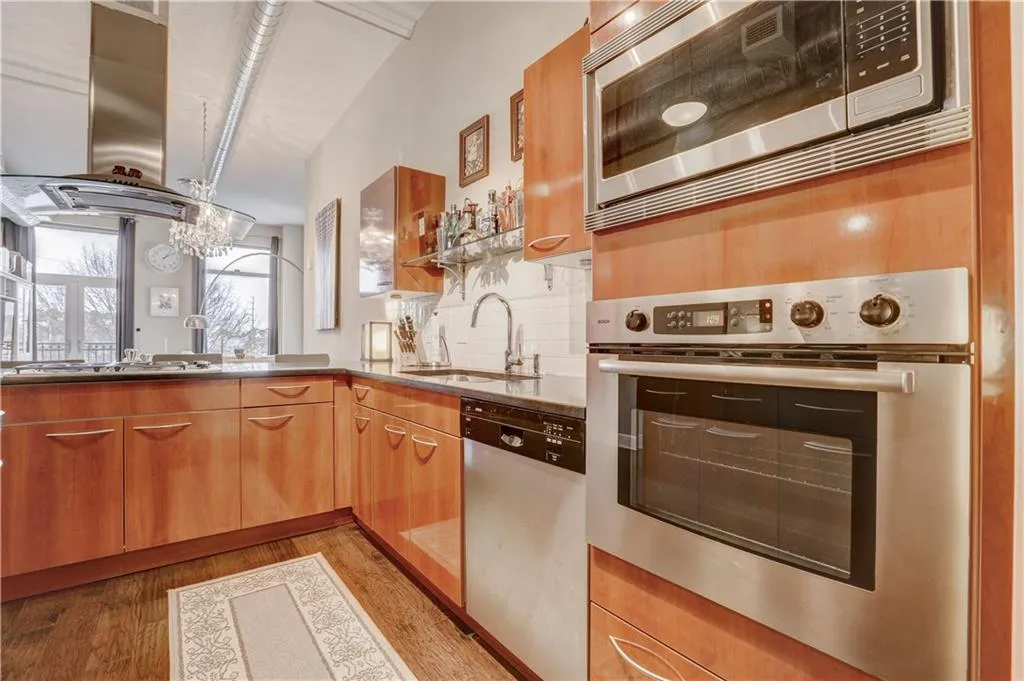 3820 Roswell Road Ne Unit 402, Atlanta, Georgia 30342, 2 Bedrooms Bedrooms, ,2 BathroomsBathrooms,Residential,Sold,3820 Roswell Road Ne Unit 402,5940120