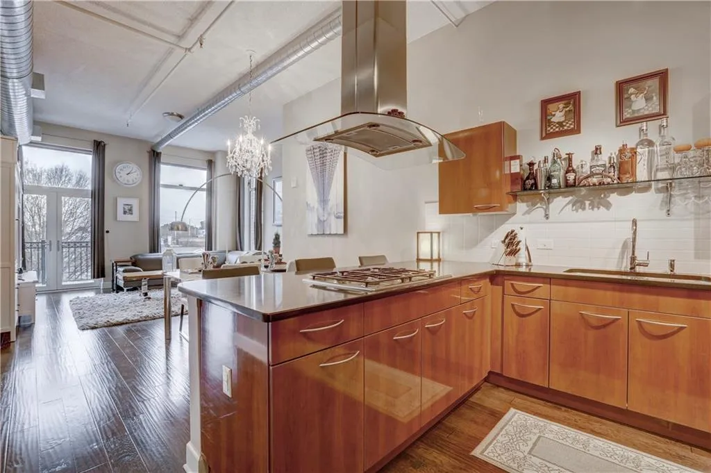 3820 Roswell Road Ne Unit 402, Atlanta, Georgia 30342, 2 Bedrooms Bedrooms, ,2 BathroomsBathrooms,Residential,Sold,3820 Roswell Road Ne Unit 402,5940120