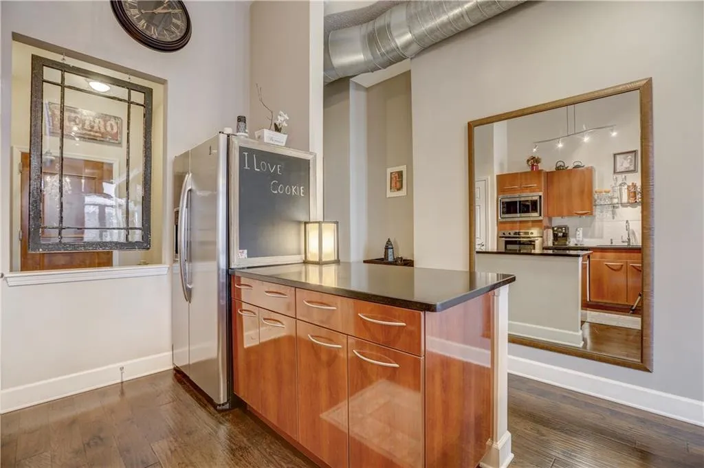 3820 Roswell Road Ne Unit 402, Atlanta, Georgia 30342, 2 Bedrooms Bedrooms, ,2 BathroomsBathrooms,Residential,Sold,3820 Roswell Road Ne Unit 402,5940120