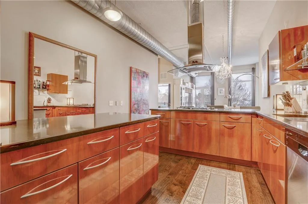 3820 Roswell Road Ne Unit 402, Atlanta, Georgia 30342, 2 Bedrooms Bedrooms, ,2 BathroomsBathrooms,Residential,Sold,3820 Roswell Road Ne Unit 402,5940120