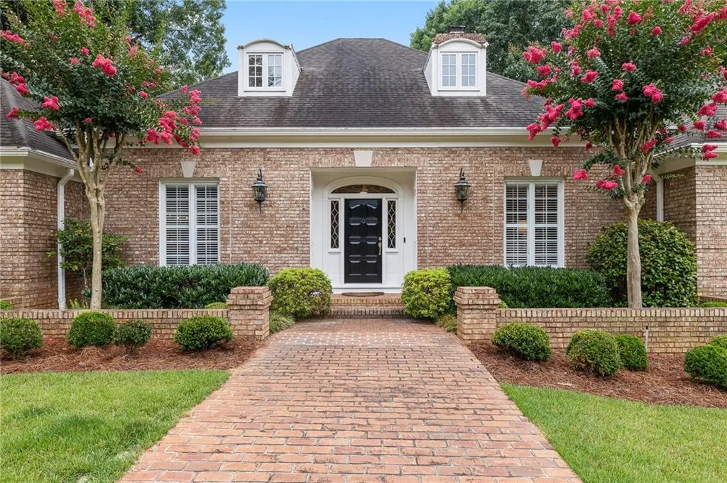 8925 Huntcliff Lake Court, Sandy Springs, Georgia 30350, 5 Bedrooms Bedrooms, ,3 BathroomsBathrooms,Residential,Sold,8925 Huntcliff Lake Court,7073857
