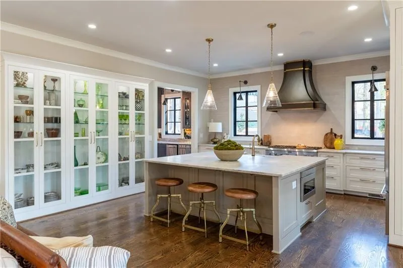 Display favorite items in the custom built-in lighted case Display favorite items in the custom built-in lighted case