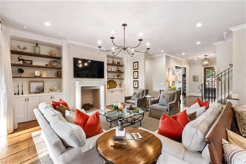 Elegant and comfortable at the same time Elegant and comfortable at the same time