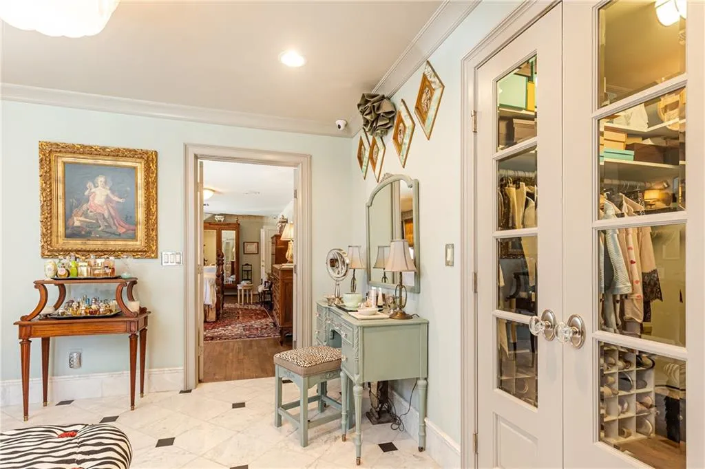 5550 Cross Gate Court, Sandy Springs, Georgia 30327, 5 Bedrooms Bedrooms, ,4 BathroomsBathrooms,Residential,Sold,5550 Cross Gate Court,7017189