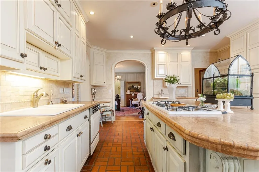 5550 Cross Gate Court, Sandy Springs, Georgia 30327, 5 Bedrooms Bedrooms, ,4 BathroomsBathrooms,Residential,Sold,5550 Cross Gate Court,7017189