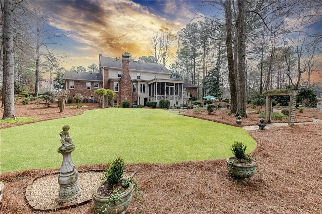 5550 Cross Gate Court, Sandy Springs, Georgia 30327, 5 Bedrooms Bedrooms, ,4 BathroomsBathrooms,Residential,Sold,5550 Cross Gate Court,7017189