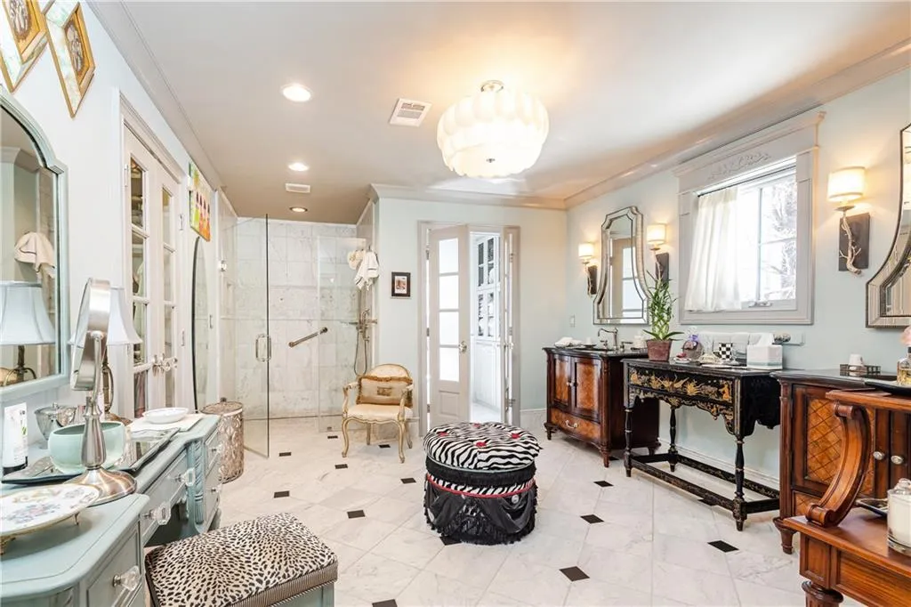 5550 Cross Gate Court, Sandy Springs, Georgia 30327, 5 Bedrooms Bedrooms, ,4 BathroomsBathrooms,Residential,Sold,5550 Cross Gate Court,7017189