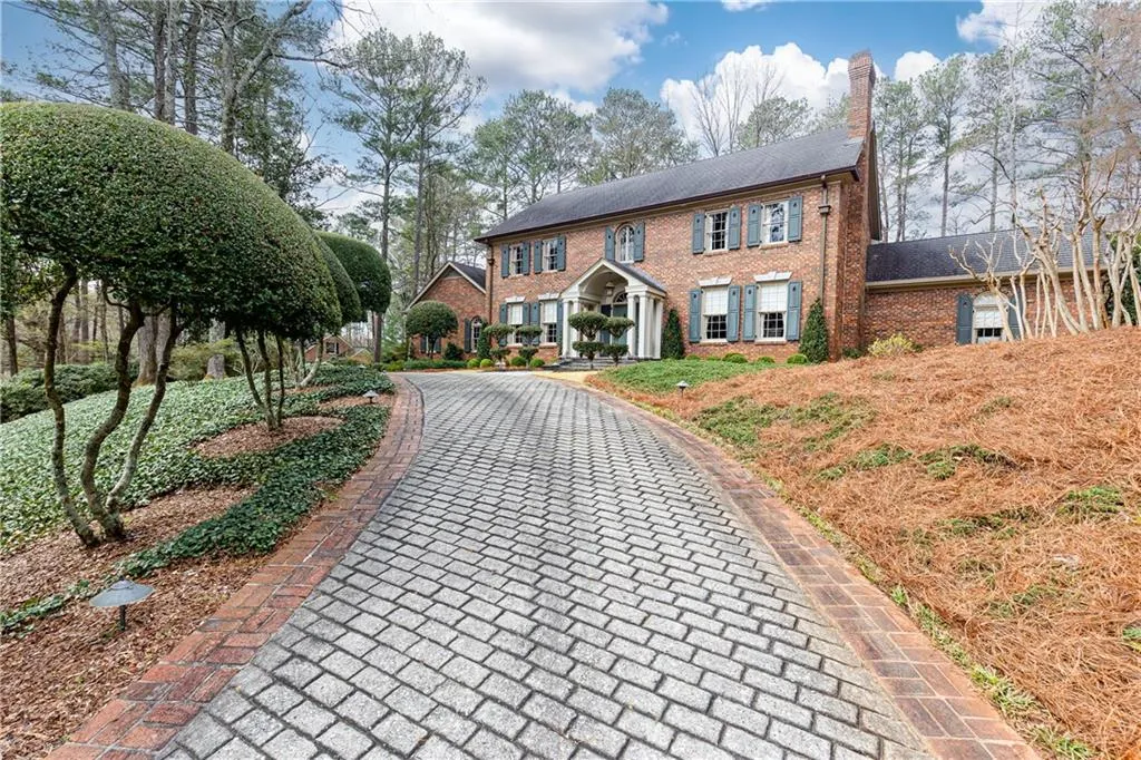 5550 Cross Gate Court, Sandy Springs, Georgia 30327, 5 Bedrooms Bedrooms, ,4 BathroomsBathrooms,Residential,Sold,5550 Cross Gate Court,7017189