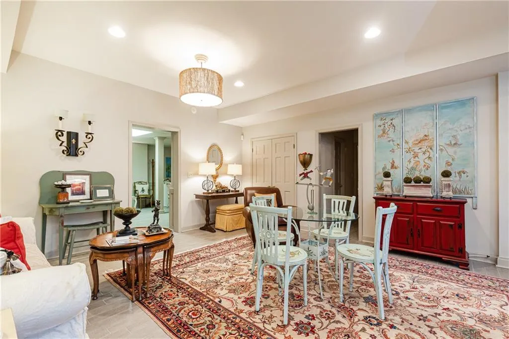 5550 Cross Gate Court, Sandy Springs, Georgia 30327, 5 Bedrooms Bedrooms, ,4 BathroomsBathrooms,Residential,Sold,5550 Cross Gate Court,7017189