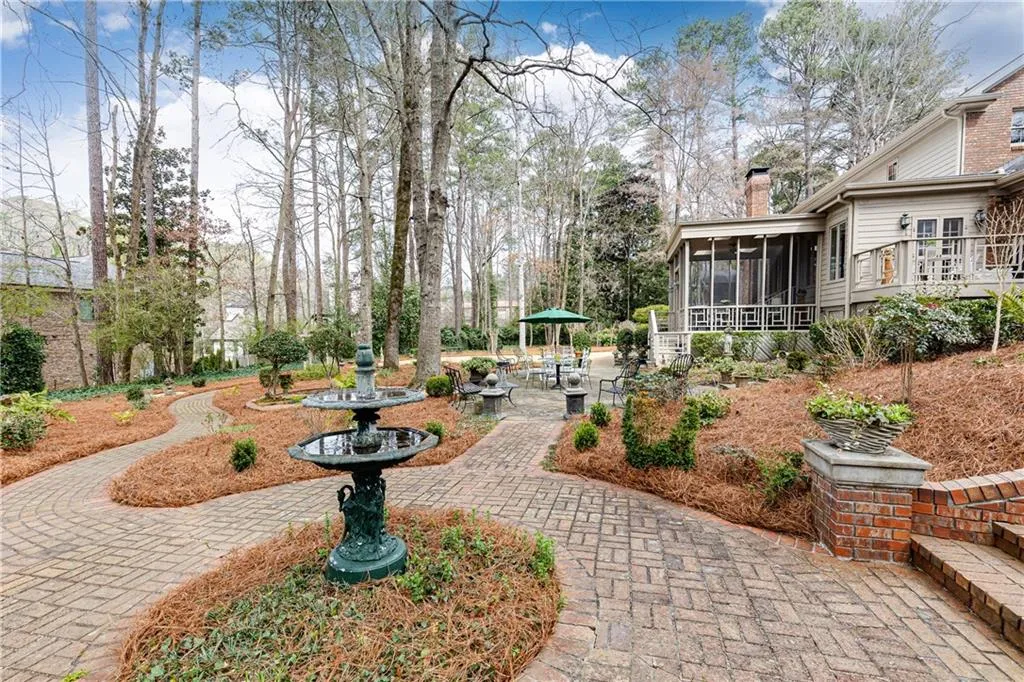 5550 Cross Gate Court, Sandy Springs, Georgia 30327, 5 Bedrooms Bedrooms, ,4 BathroomsBathrooms,Residential,Sold,5550 Cross Gate Court,7017189