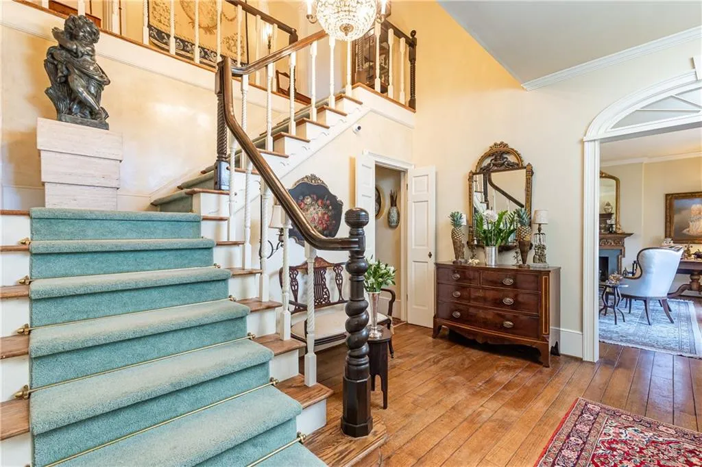 5550 Cross Gate Court, Sandy Springs, Georgia 30327, 5 Bedrooms Bedrooms, ,4 BathroomsBathrooms,Residential,Sold,5550 Cross Gate Court,7017189