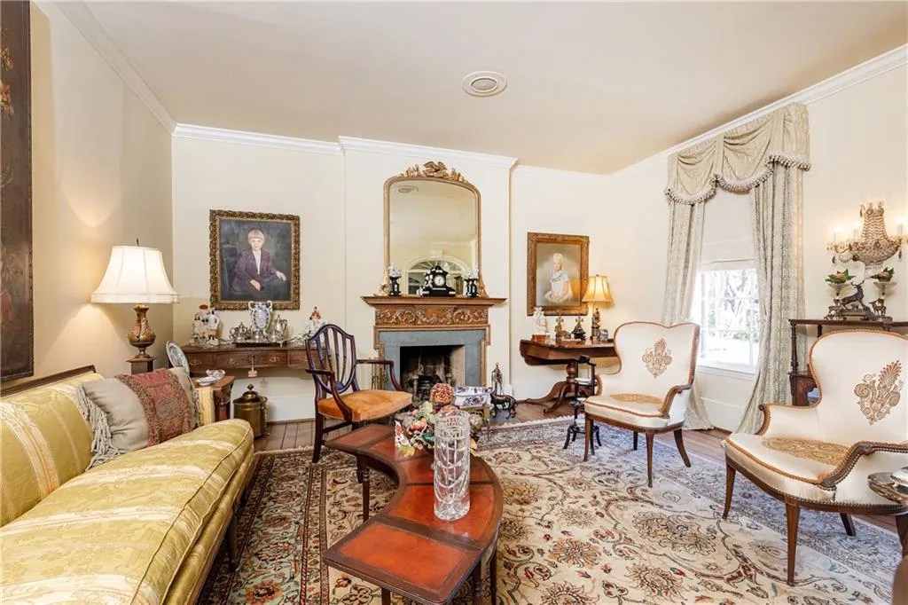 5550 Cross Gate Court, Sandy Springs, Georgia 30327, 5 Bedrooms Bedrooms, ,4 BathroomsBathrooms,Residential,Sold,5550 Cross Gate Court,7017189