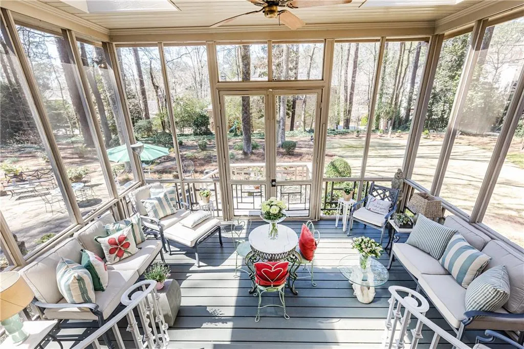 5550 Cross Gate Court, Sandy Springs, Georgia 30327, 5 Bedrooms Bedrooms, ,4 BathroomsBathrooms,Residential,Sold,5550 Cross Gate Court,7017189