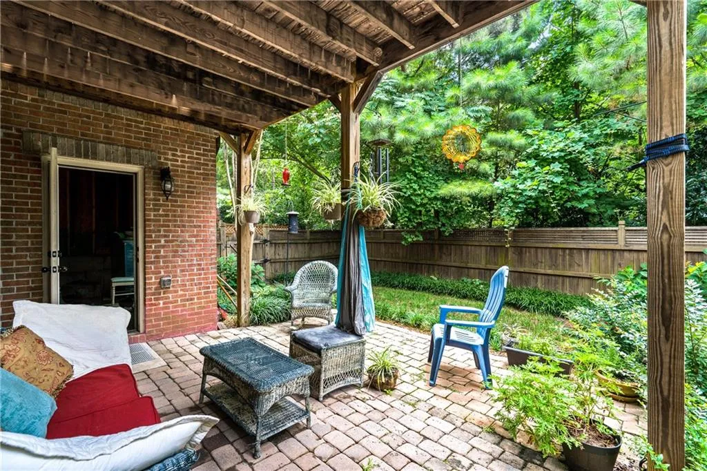 7805 Highland Bluff, Sandy Springs, Georgia 30328, 4 Bedrooms Bedrooms, ,2 BathroomsBathrooms,Residential,Sold,7805 Highland Bluff,6917151