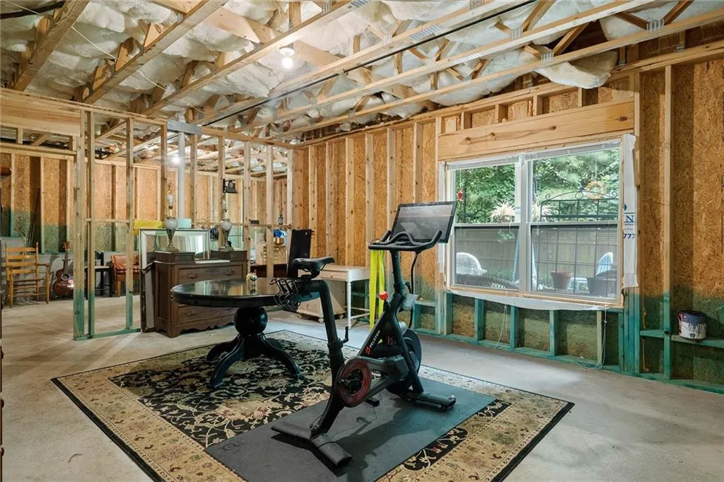 7805 Highland Bluff, Sandy Springs, Georgia 30328, 4 Bedrooms Bedrooms, ,2 BathroomsBathrooms,Residential,Sold,7805 Highland Bluff,6917151