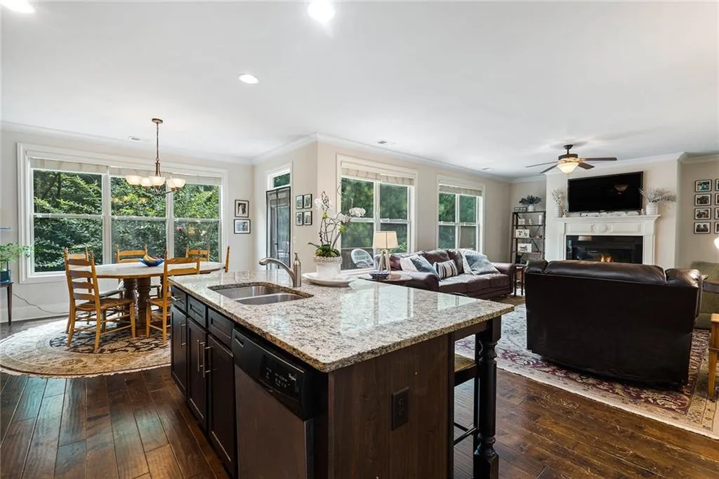 7805 Highland Bluff, Sandy Springs, Georgia 30328, 4 Bedrooms Bedrooms, ,2 BathroomsBathrooms,Residential,Sold,7805 Highland Bluff,6917151