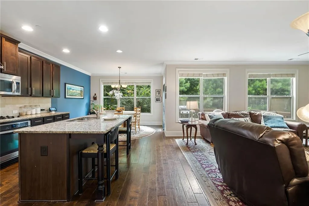 7805 Highland Bluff, Sandy Springs, Georgia 30328, 4 Bedrooms Bedrooms, ,2 BathroomsBathrooms,Residential,Sold,7805 Highland Bluff,6917151