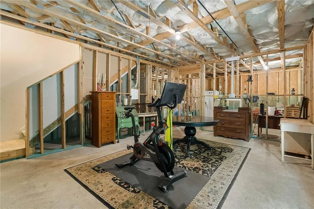 7805 Highland Bluff, Sandy Springs, Georgia 30328, 4 Bedrooms Bedrooms, ,2 BathroomsBathrooms,Residential,Sold,7805 Highland Bluff,6917151