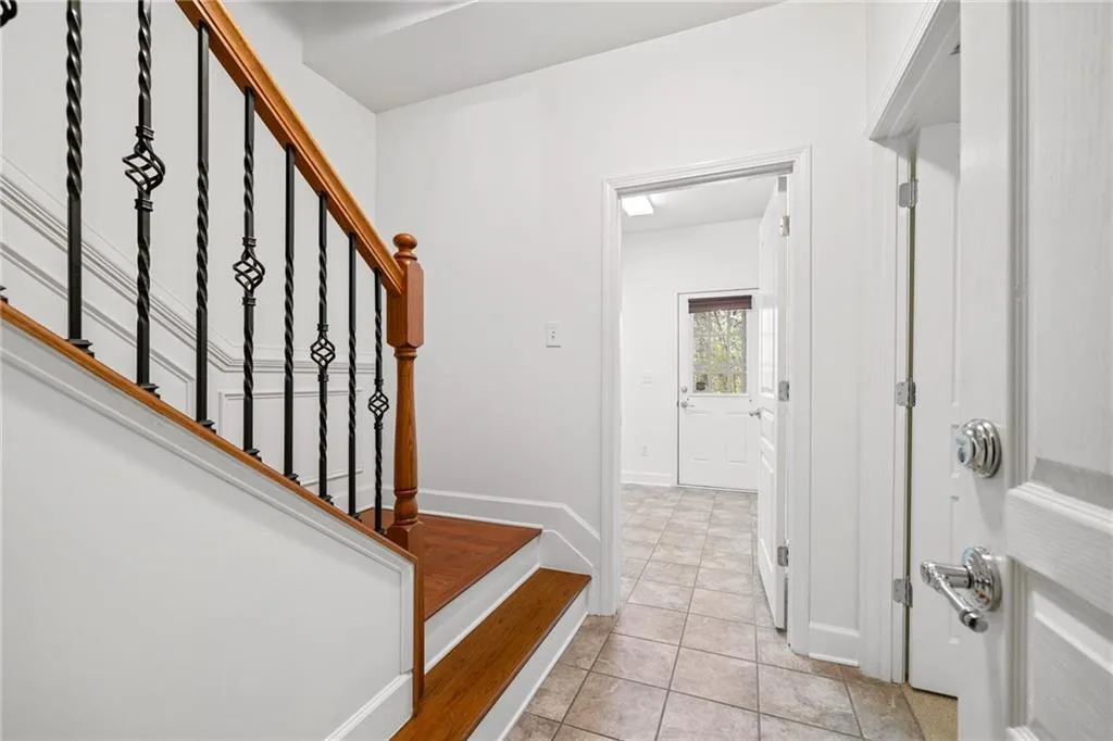 2827 Overlook Trace Ne, Atlanta, Georgia 30324, 4 Bedrooms Bedrooms, ,2 BathroomsBathrooms,Residential,For Sale,2827 Overlook Trace Ne,7561730