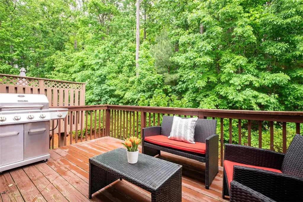 703 Coligny Court, Sandy Springs, Georgia 30350, 3 Bedrooms Bedrooms, ,3 BathroomsBathrooms,Residential,Sold,703 Coligny Court,7044961