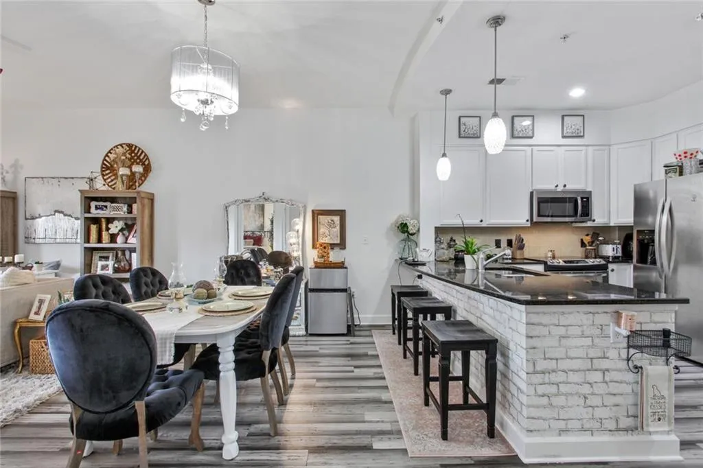 200 River Vista Drive Unit 705, Atlanta, Georgia 30339, 1 Bedroom Bedrooms, ,1 BathroomBathrooms,Residential,Sold,200 River Vista Drive Unit 705,6976564