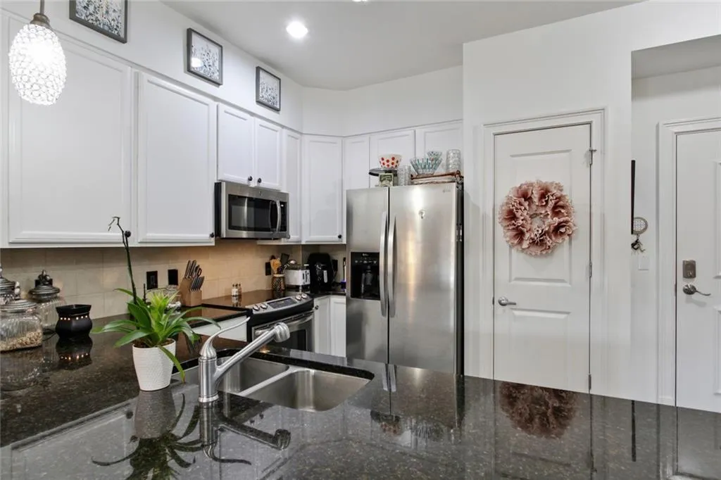 200 River Vista Drive Unit 705, Atlanta, Georgia 30339, 1 Bedroom Bedrooms, ,1 BathroomBathrooms,Residential,Sold,200 River Vista Drive Unit 705,6976564