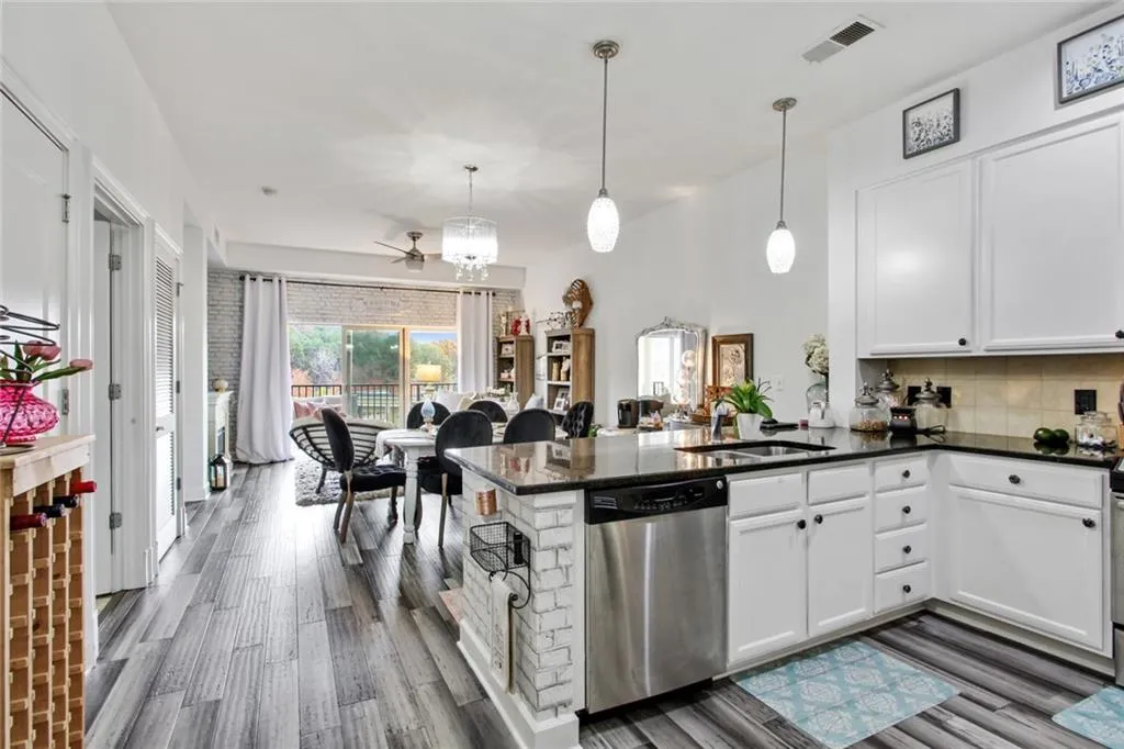 200 River Vista Drive Unit 705, Atlanta, Georgia 30339, 1 Bedroom Bedrooms, ,1 BathroomBathrooms,Residential,Sold,200 River Vista Drive Unit 705,6976564