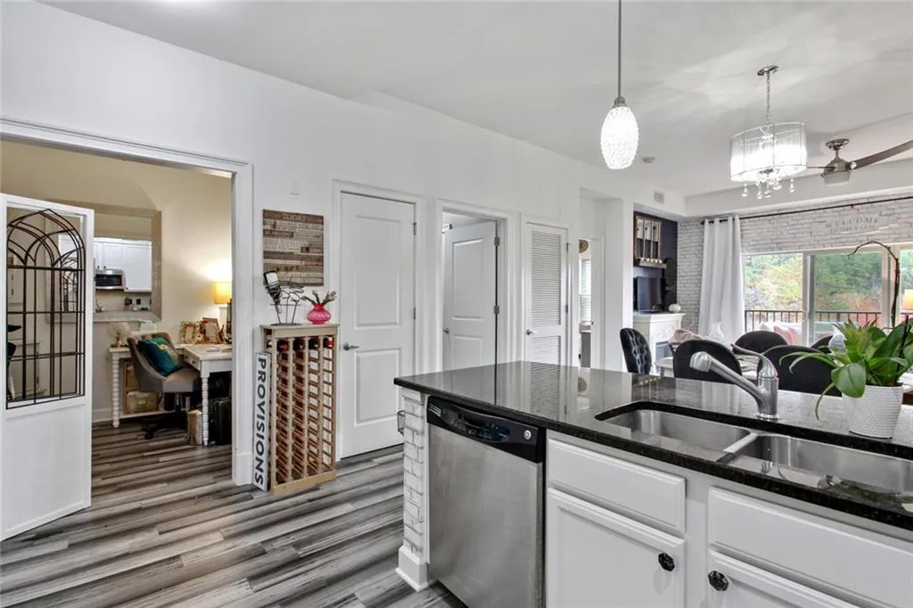 200 River Vista Drive Unit 705, Atlanta, Georgia 30339, 1 Bedroom Bedrooms, ,1 BathroomBathrooms,Residential,Sold,200 River Vista Drive Unit 705,6976564