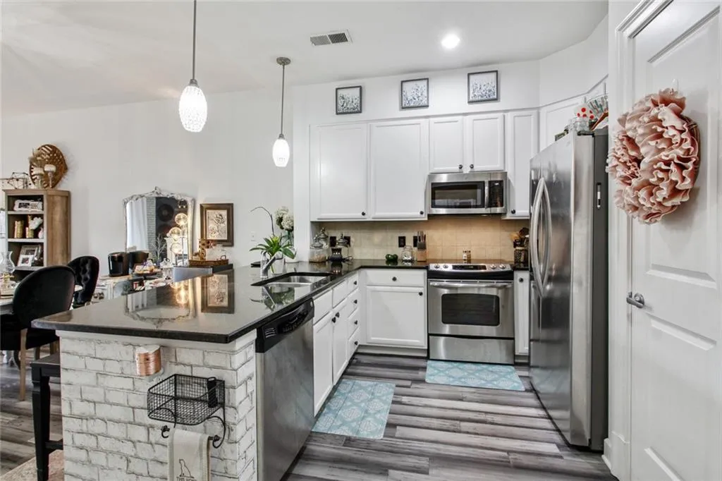 200 River Vista Drive Unit 705, Atlanta, Georgia 30339, 1 Bedroom Bedrooms, ,1 BathroomBathrooms,Residential,Sold,200 River Vista Drive Unit 705,6976564