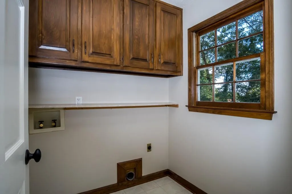 230 Zephyr Court, Sandy Springs, Georgia 30350, 4 Bedrooms Bedrooms, ,2 BathroomsBathrooms,Residential,Sold,230 Zephyr Court,6797485