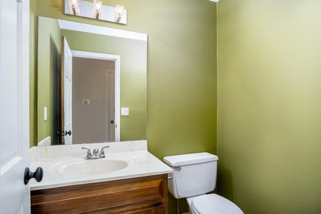 230 Zephyr Court, Sandy Springs, Georgia 30350, 4 Bedrooms Bedrooms, ,2 BathroomsBathrooms,Residential,Sold,230 Zephyr Court,6797485