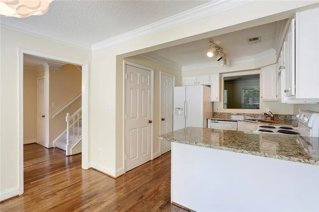 251 Peachtree Hollow Court, Sandy Springs, Georgia 30328, 2 Bedrooms Bedrooms, ,2 BathroomsBathrooms,Residential,Sold,251 Peachtree Hollow Court,5713767