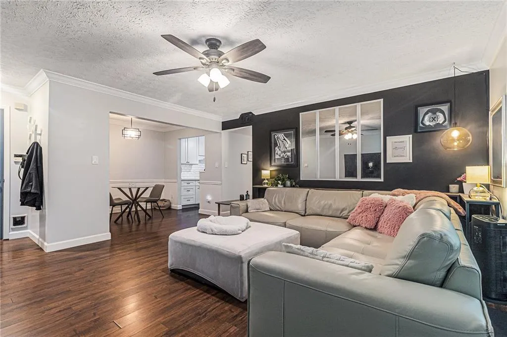 5149 Roswell Road Unit 1, Atlanta, Georgia 30342, 2 Bedrooms Bedrooms, ,1 BathroomBathrooms,Residential,For Sale,5149 Roswell Road Unit 1,7605214