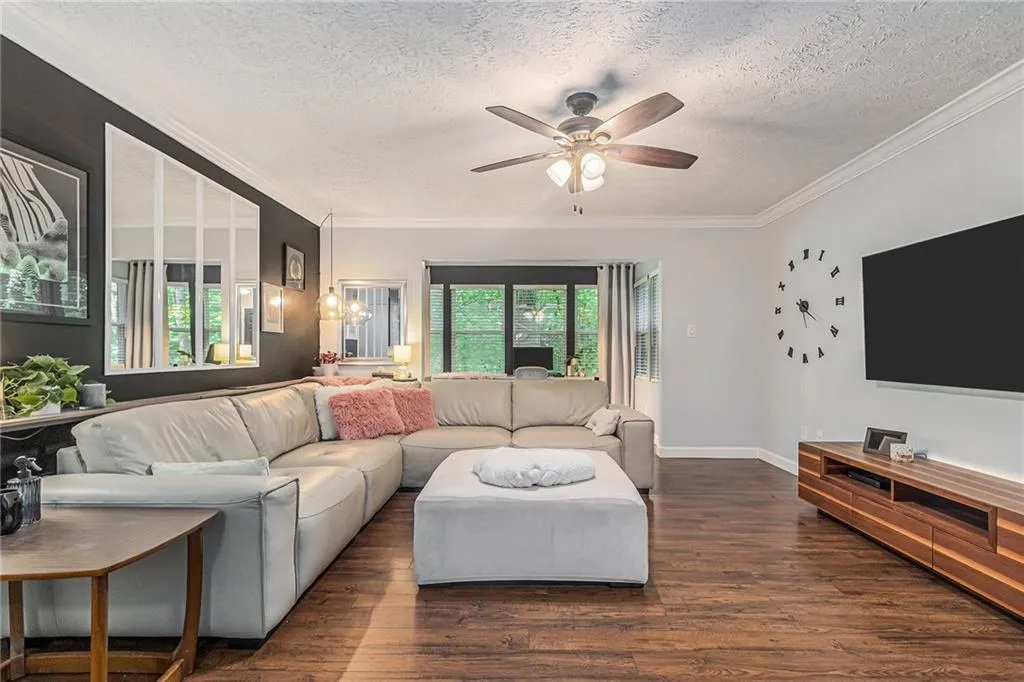 5149 Roswell Road Unit 1, Atlanta, Georgia 30342, 2 Bedrooms Bedrooms, ,1 BathroomBathrooms,Residential,For Sale,5149 Roswell Road Unit 1,7605214