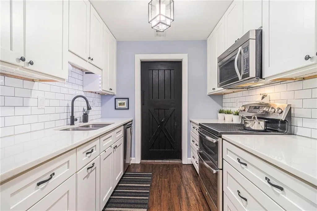 5149 Roswell Road Unit 1, Atlanta, Georgia 30342, 2 Bedrooms Bedrooms, ,1 BathroomBathrooms,Residential,For Sale,5149 Roswell Road Unit 1,7605214