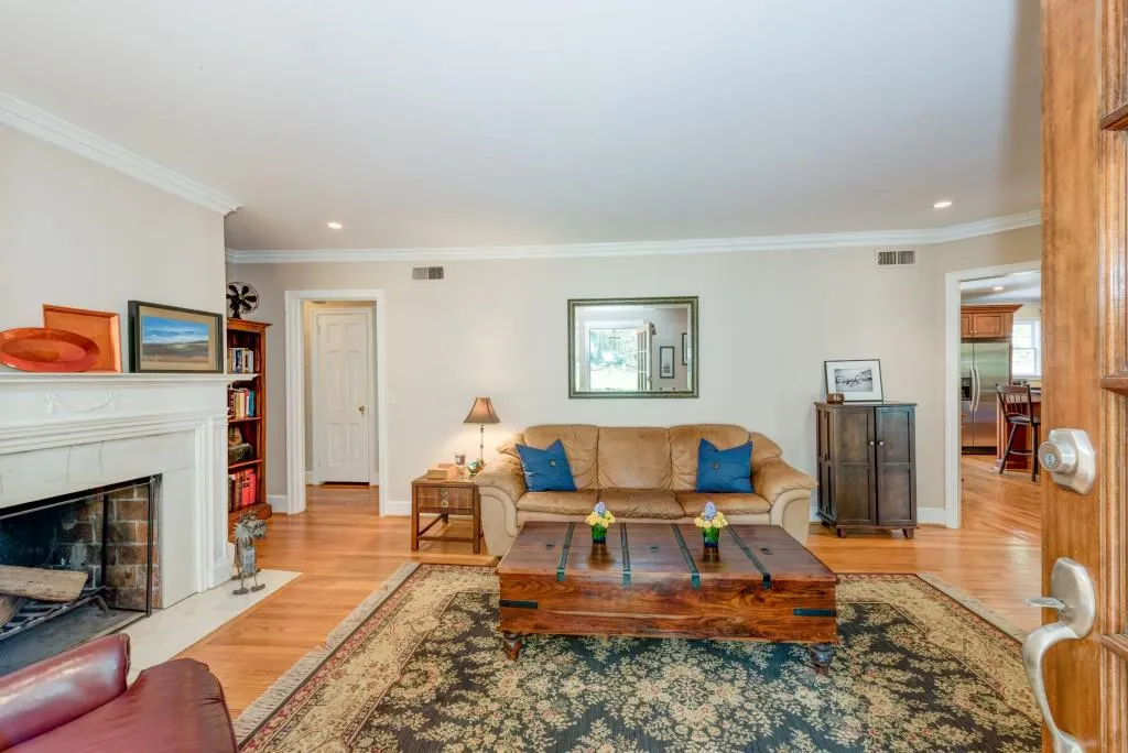 530 Mountain Way Ne, Atlanta, Georgia 30342, 3 Bedrooms Bedrooms, ,2 BathroomsBathrooms,Residential,Sold,530 Mountain Way Ne,5826023