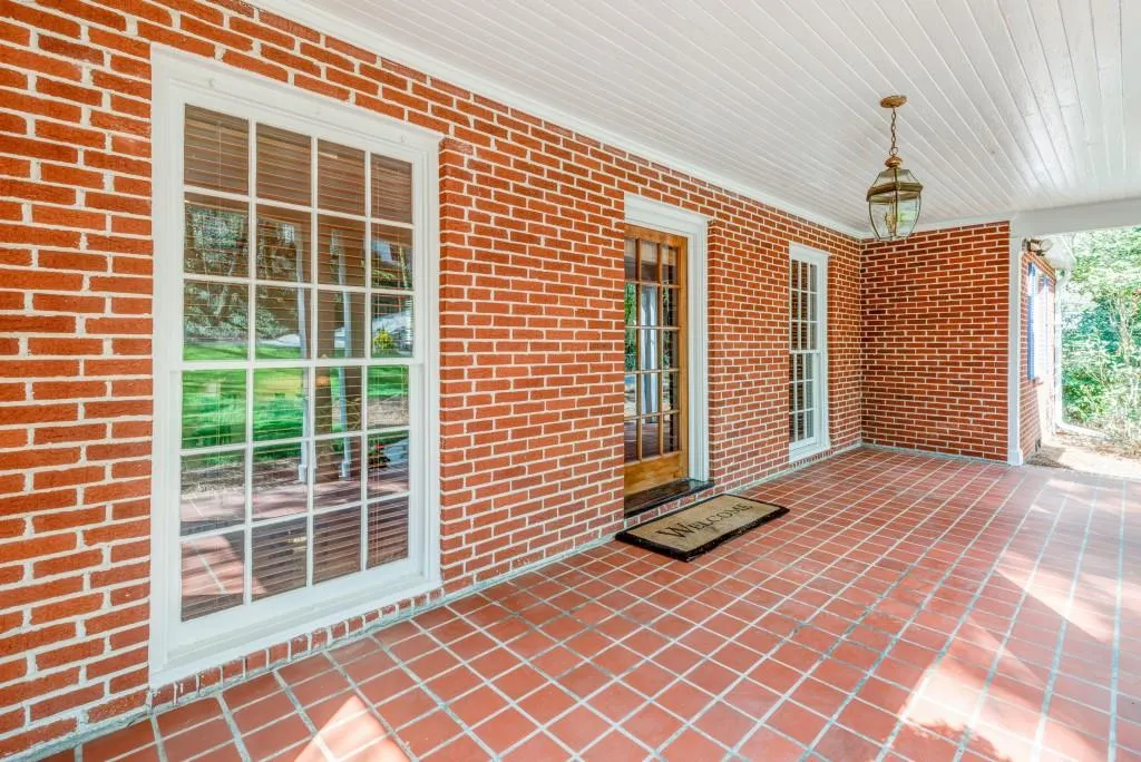 530 Mountain Way Ne, Atlanta, Georgia 30342, 3 Bedrooms Bedrooms, ,2 BathroomsBathrooms,Residential,Sold,530 Mountain Way Ne,5826023