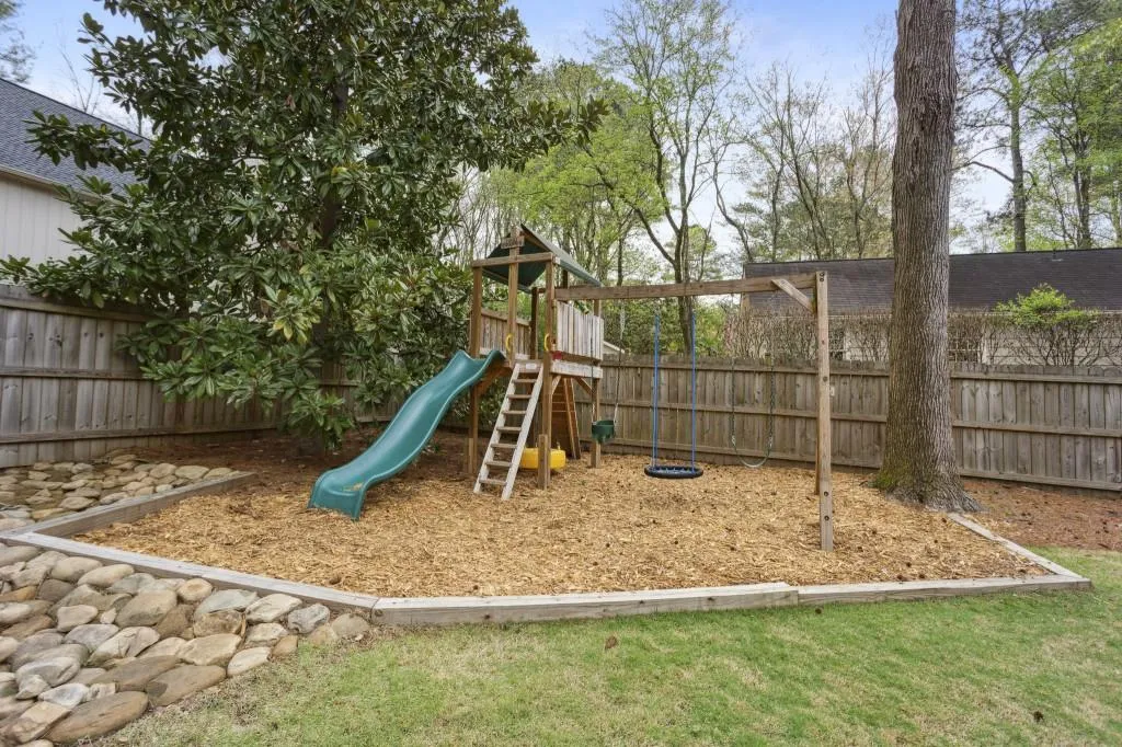 7131 Hunters Branch Drive, Sandy Springs, Georgia 30328, 4 Bedrooms Bedrooms, ,2 BathroomsBathrooms,Residential,Sold,7131 Hunters Branch Drive,7196199