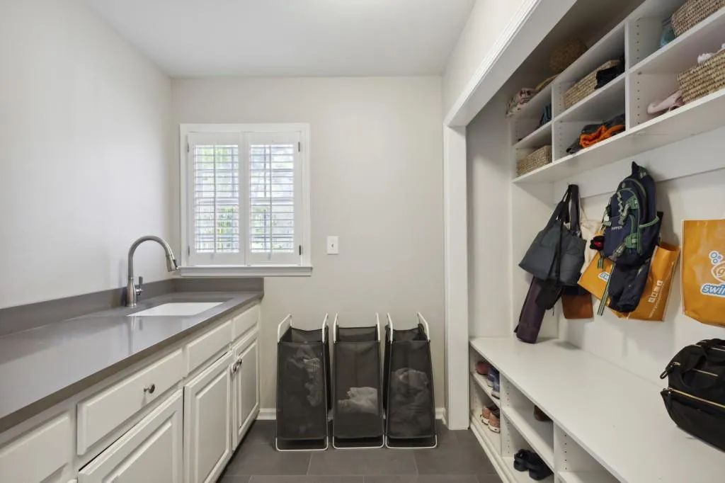 7131 Hunters Branch Drive, Sandy Springs, Georgia 30328, 4 Bedrooms Bedrooms, ,2 BathroomsBathrooms,Residential,Sold,7131 Hunters Branch Drive,7196199