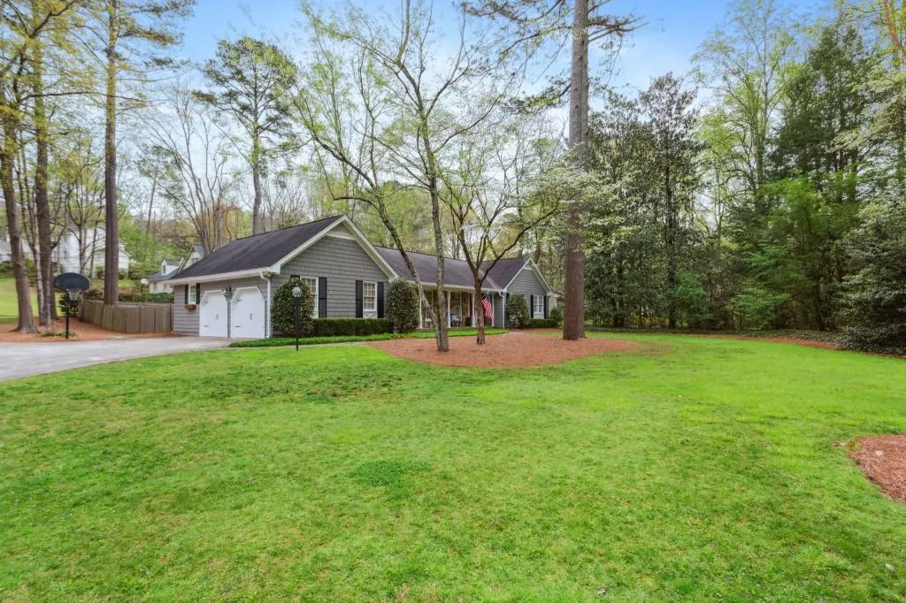 7131 Hunters Branch Drive, Sandy Springs, Georgia 30328, 4 Bedrooms Bedrooms, ,2 BathroomsBathrooms,Residential,Sold,7131 Hunters Branch Drive,7196199
