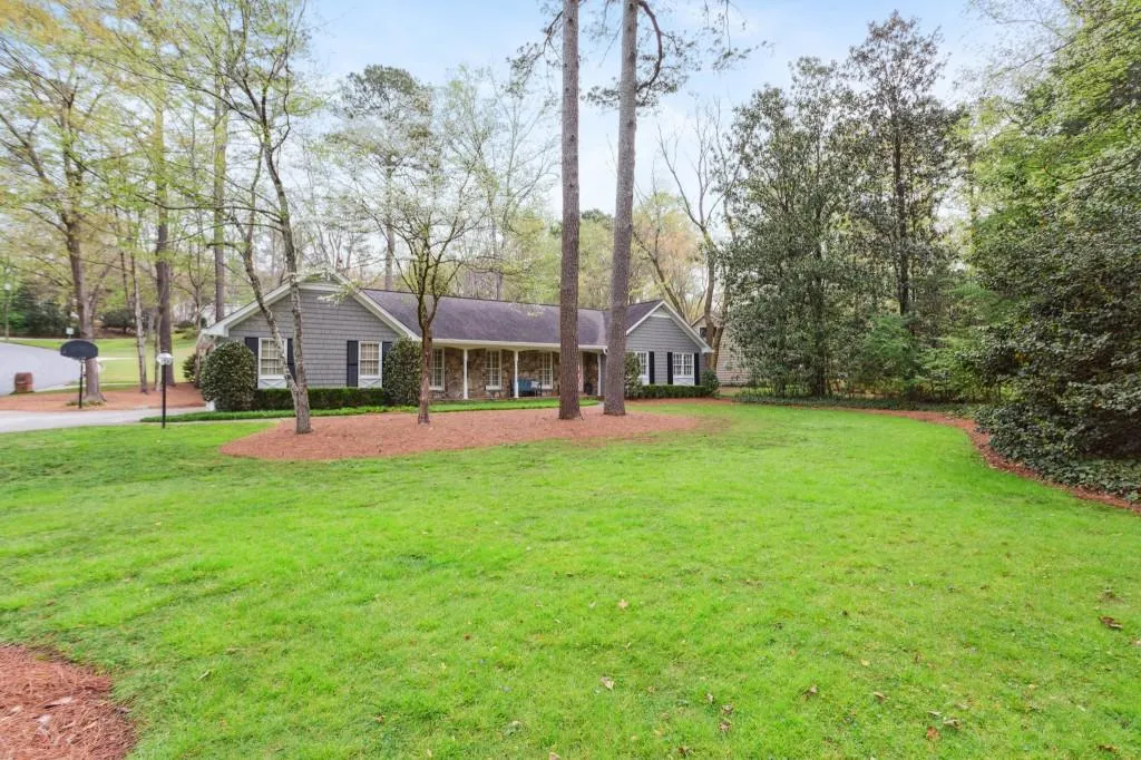7131 Hunters Branch Drive, Sandy Springs, Georgia 30328, 4 Bedrooms Bedrooms, ,2 BathroomsBathrooms,Residential,Sold,7131 Hunters Branch Drive,7196199