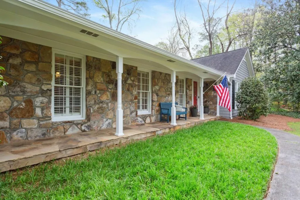 7131 Hunters Branch Drive, Sandy Springs, Georgia 30328, 4 Bedrooms Bedrooms, ,2 BathroomsBathrooms,Residential,Sold,7131 Hunters Branch Drive,7196199