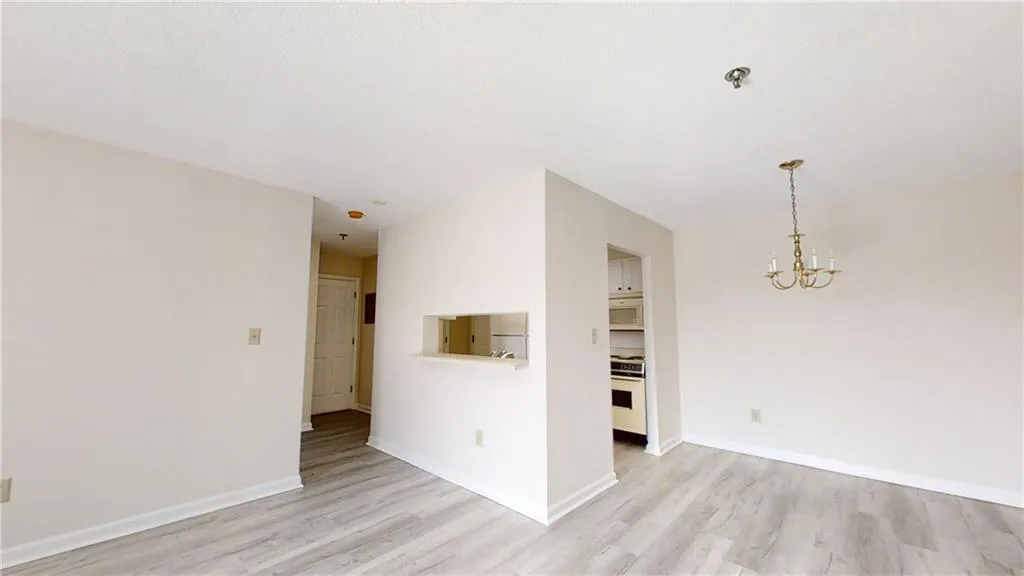 300 Johnson Ferry Road Ne Unit B402, Sandy Springs, Georgia 30328, 1 Bedroom Bedrooms, ,1 BathroomBathrooms,Residential,Sold,300 Johnson Ferry Road Ne Unit B402,7142668