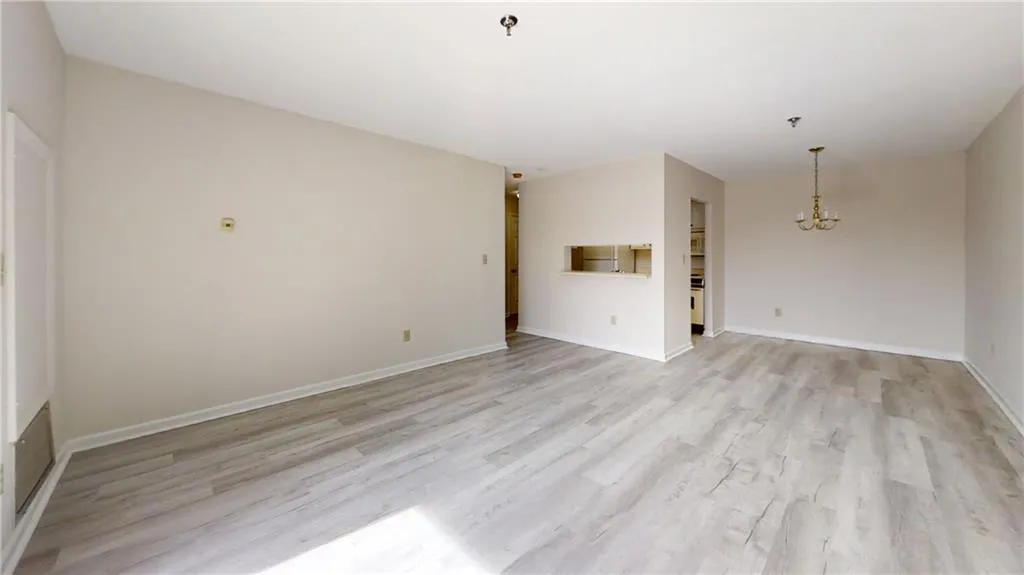 300 Johnson Ferry Road Ne Unit B402, Sandy Springs, Georgia 30328, 1 Bedroom Bedrooms, ,1 BathroomBathrooms,Residential,Sold,300 Johnson Ferry Road Ne Unit B402,7142668